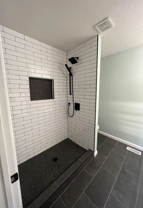 Custom Showers in Des Moines, IA