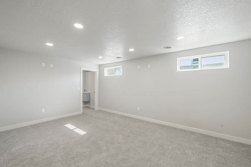 103 E 1st St , Ankeny-12